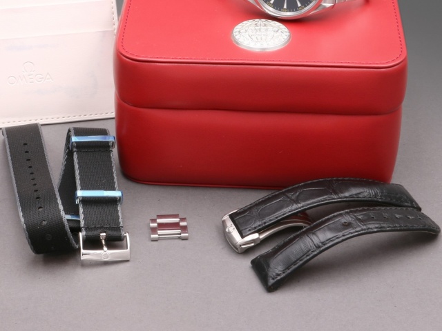 SÅLT - Omega NATO-strap, Svart med grå kant