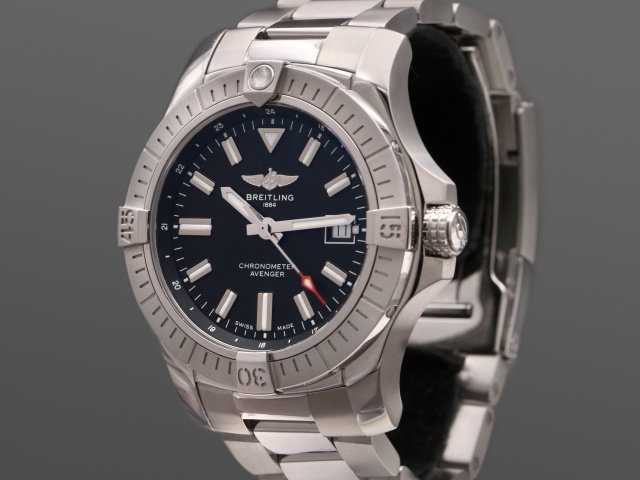 SÅLD - Breitling Avenger Automatic 43, Full set 2021, Mycket gott skick