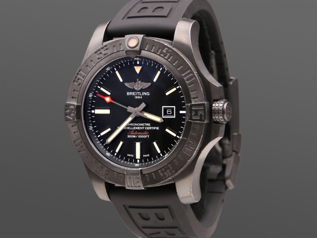 SÅLD - Breitling Avenger Blackbird, Full set SE -14, Nyservad