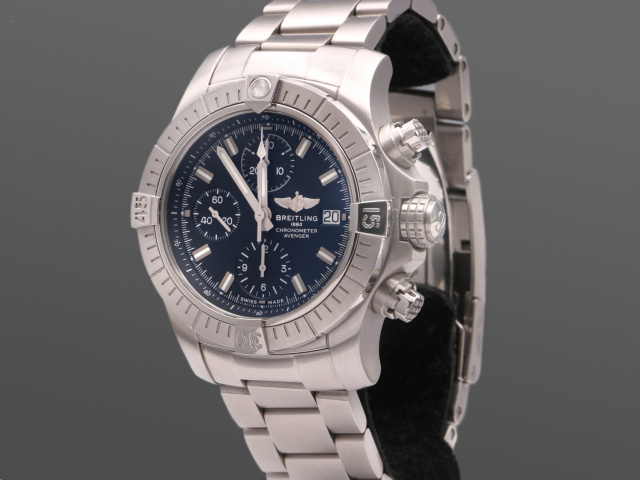 SÅLD - Breitling Avenger Chrono 43mm, Full set 2022