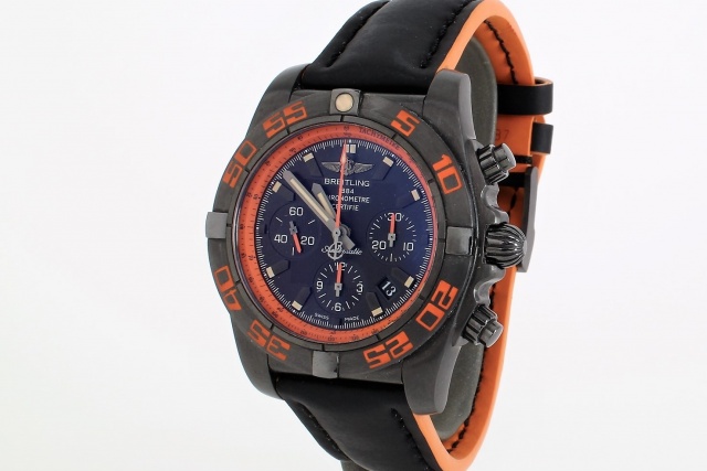 SÅLD - Breitling Chronomat 44 B01 Raven Blacksteel, nyskick