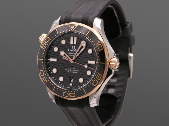 SÅLD - Omega Seamaster Diver 300M Guld/Stål Master 42mm, Full set SE 2019