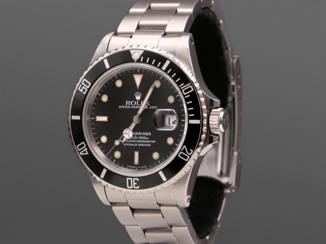 SÅLD - Rolex Submariner Date 16800, Box och cert -87